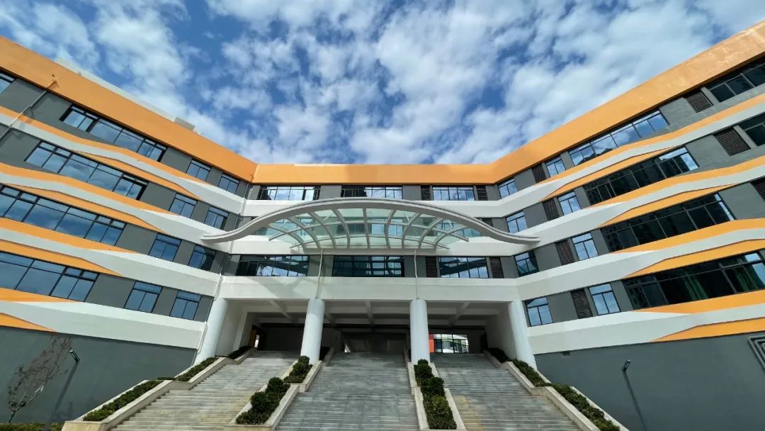 ϲ���ձ���С�W�����p��У�����_�W����ʢ�Ì������F���Z